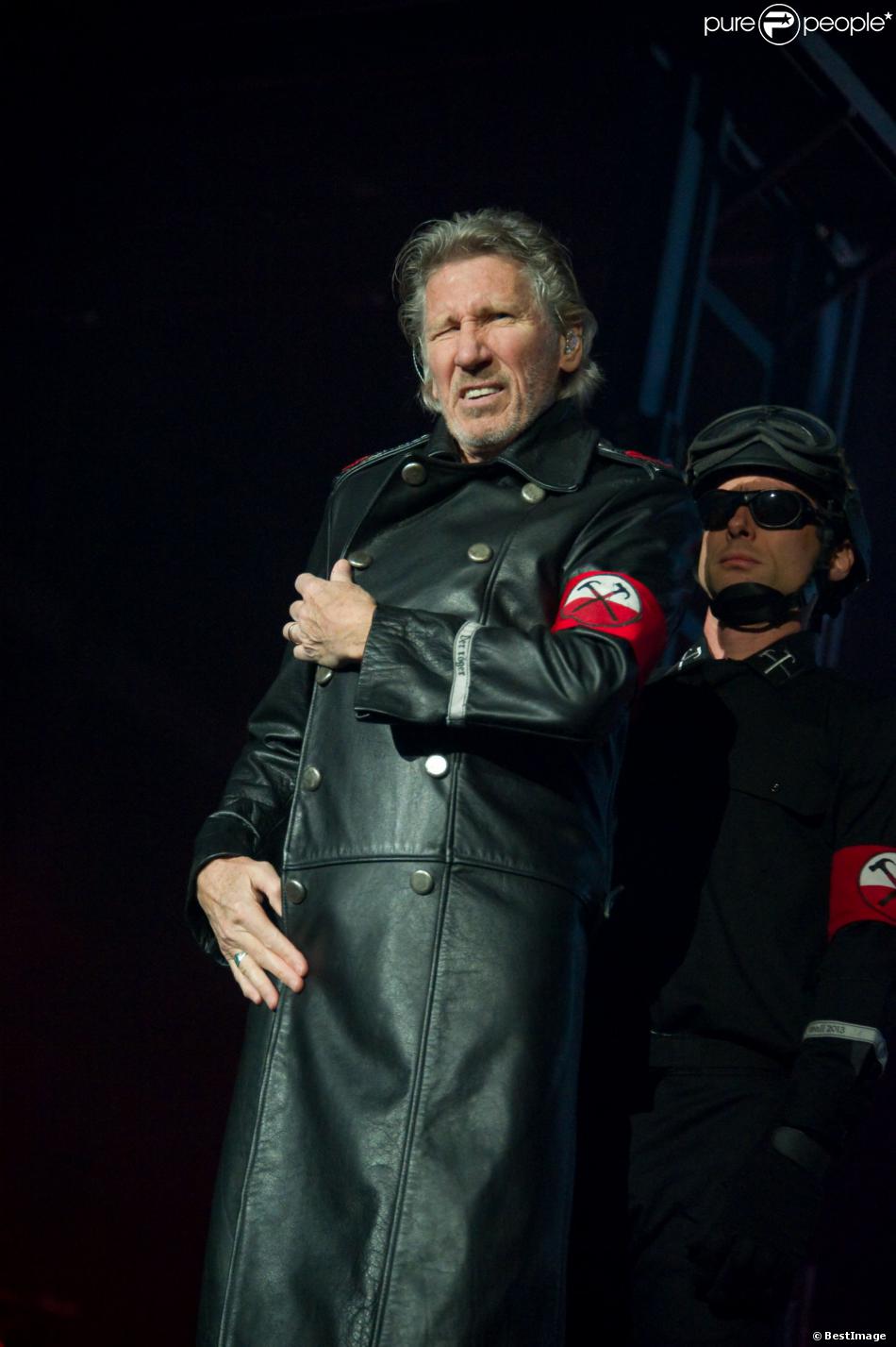 L&#039;ex-Pink Floyd Roger Waters en concert au Stade de France à Paris, le 21 septembre 2013.