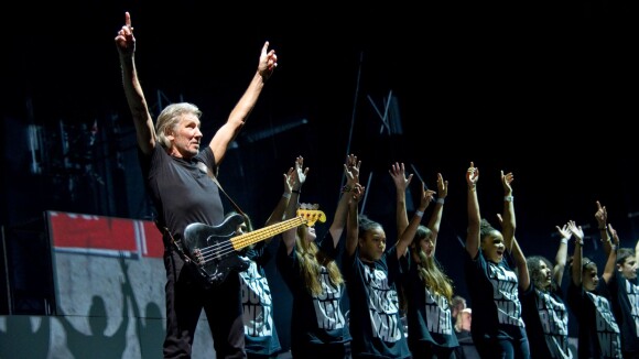 Roger Waters : Un ''Wall'' démentiel, l'ex-Pink Floyd embrase le Stade de France
