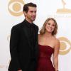 Kaley Cuoco et Ryan Sweeting, complices lors de la cérémonie des 65e Primetime Emmy Awards au Nokia Theatre de Los Angeles, le 22 septembre 2013