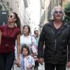 Flavio Briatore fait du shopping à Milan avec sa femme Elisabetta Gregoraci et leur fils Nathan Falco (3 ans) le 21 septembre 2013.