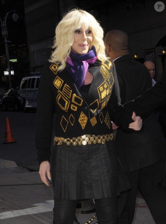 La chanteuse Cher arrive en blonde au "Late Show With David Letterman" à New York, le 24 septembre 2013.