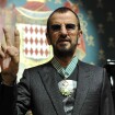 Ringo Starr : Peintre décoré et fier sous les yeux de sa femme Barbara Bach