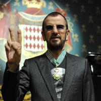 Ringo Starr : Peintre décoré et fier sous les yeux de sa femme Barbara Bach