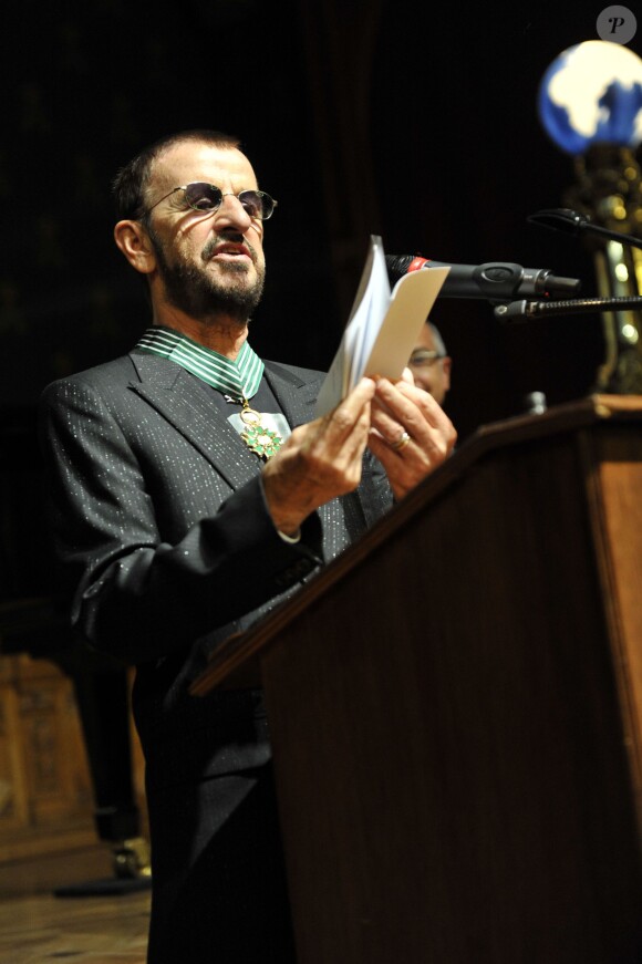 Le batteur Ringo Starr a reçu sa decoration de Commandeur des arts de des Lettres lors du vernissage de son exposition le 24 septembre 2013 à Monaco.