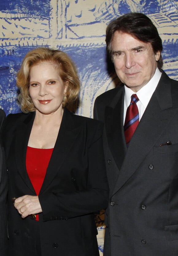 Sylvie Vartan et Tony Scotti au ministère dela Culture. La chanteuse y est faite Commandeur des Arts et des Lettres à Paris, le 14 décembre 2011.