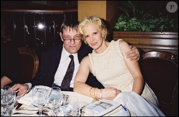 Sylvie Vartan et son frère Eddy, après le concert à l'Olympia de Paris, le 28 octobre 1999.