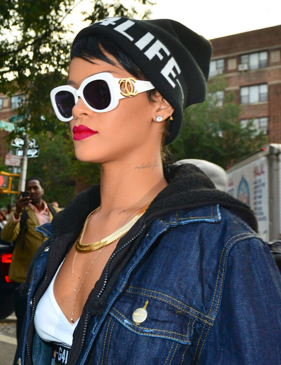 Rihanna fait du bonnet son it-accessoire