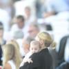 Marta Ortega, épouse de Sergio Alavrez Moya, et leur bébé Amancio Jr. âgé de 6 mois au Jumping de Barcelone le 26 septembre 2013.