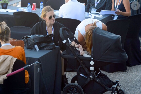 Marta Ortega, épouse de Sergio Alavrez Moya, et leur bébé Amancio Jr. âgé de 6 mois au Jumping de Barcelone le 26 septembre 2013.