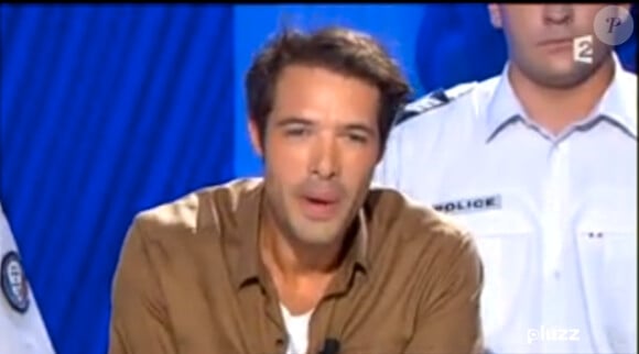 Le trublion Nicolas Bedos lors de sa 2e chronique dans On n'est pas couché sur France 2, le samedi 28 septembre 2013.