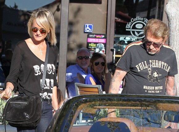 Johnny Hallyday et sa femme Laeticia à Malibu, le 28 septembre 2013