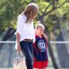 Heidi Klum regarde ses enfants jouer au football en compagnie de son petit ami Martin Kirsten a Los Angeles, le 29 septembre 2013.
