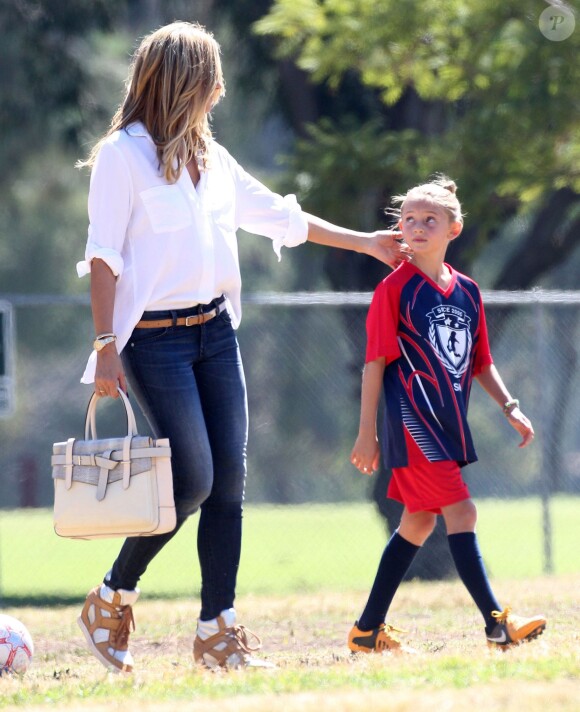 Heidi Klum assiste au match de football de ses amis en compagnie de son petit ami Martin Kirsten à Los Angeles, le 29 septembre 2013.