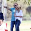 Heidi Klum regarde ses enfants jouer au football en compagnie de son petit ami Martin Kirsten a Los Angeles, le 29 septembre 2013.