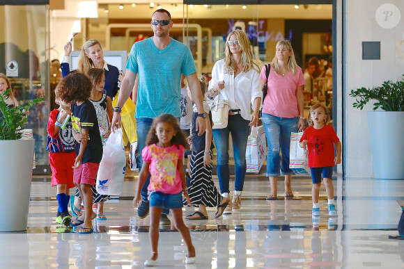 Heidi Klum fait du shopping avec ses ses enfants et son petit ami Martin Kirsten à Los Angeles, le 29 septembre 2013.