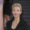 La princesse Charlene de Monaco arrive au défilé Louis Vuitton le 2 octobre 2013
