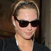 Kate Upton sort de son hôtel "Le Bristol" après un cours de gym à Paris, le 1er octobre 2013.