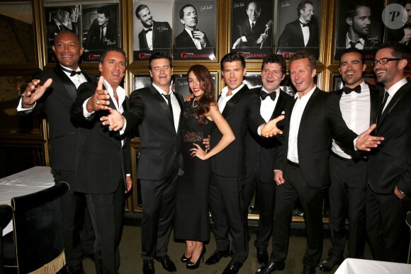Bruce Johnson, Dany Brillant, Roch Voisine, Sofia Essaidi, Vincent Niclo, Philippe Lellouche, Sinclair et Damien Sargue à la soirée de lancement de l'album "Forever Gentlemen", à l'Hôtel Particulier à Paris. Le 2 octobre 2013.