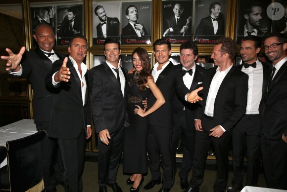 Bruce Johnson, Dany Brillant, Roch Voisine, Sofia Essaidi, Vincent Niclo, Philippe Lellouche, Sinclair et Damien Sargue à la soirée de lancement de l'album "Forever Gentlemen", à l'Hôtel Particulier à Paris. Le 2 octobre 2013.