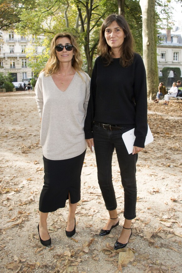 Mademoiselle Agnès et Emmanuelle Alt arrivent au Musée de l'Orangerie pour assister au défilé Hermès. Paris, le 2 octobre 2013.