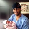 Victor Valdés et sa petite Vera le 3 octobre 2013 à Barcelone.