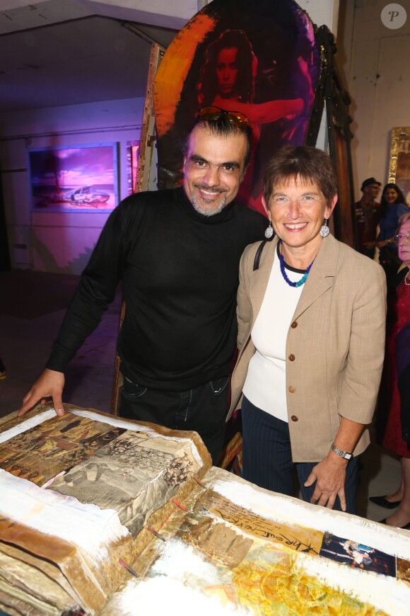 Chayan Khoï et Jacqueline rouillon, maire de la ville, lors de l'inauguration de la 10e édition du Mondial des puces, à Saint-Ouen, le 4 octobre 2013.