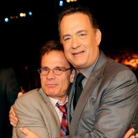 Tom Hanks : Très en verve au mariage de son pote Peter Scolari, bouleversé