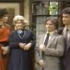 Générique de Bosom Buddies, sitcom diffusée de 1980 à 1982 avec Tom Hanks et Peter Scolari dans le rôle de jeunes publicitaires qui se travestissent pour se loger.