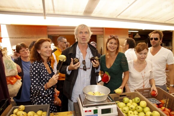 Marianne Borgo, Oliveir Pages, Marion Dumas, Michel La Rosa et Annabelle Milot au marché de Beausoleil, lors du festival Les héros de la Télé, le samedi 5 octobre 2013.