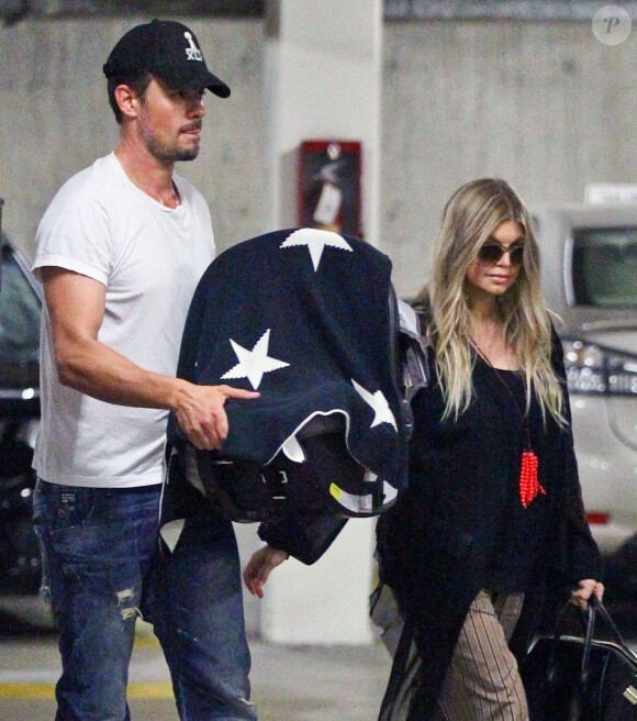 Fergie et son mari Josh Duhamel emmènent leur fils Axl à l'hôpital à Santa Monica, le 3 octobre 2013.