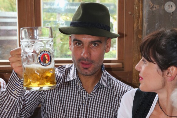 Pep Guardiola et sa femme Cristina à l'Oktoberfest à Munich le 6 octobre 2013.