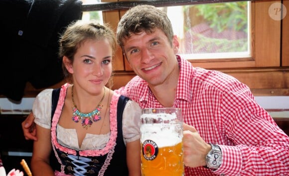 Thomas Muller et sa femme Lisa à l'Oktoberfest à Munich le 6 octobre 2013.