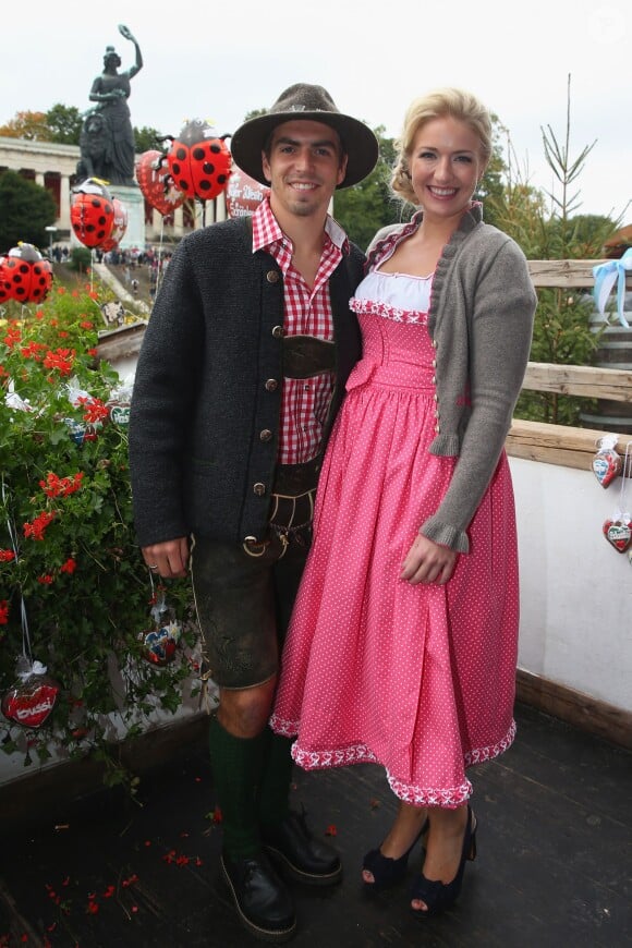 Philipp Lahm et sa femme Claudia à l'Oktoberfest à Munich le 6 octobre 2013.