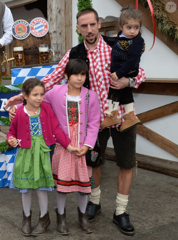 Franck Ribéry et ses enfants à l'Oktoberfest à Munich le 6 octobre 2013.