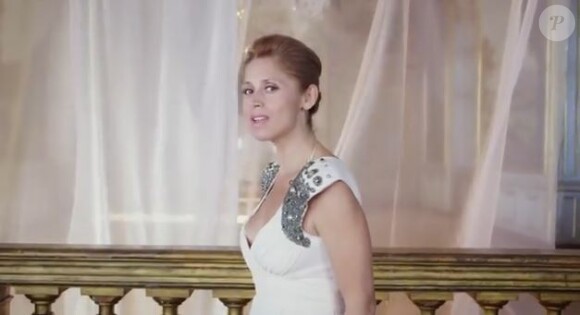 Lara Fabian dans le clip de Danse, son dernier single issu de l'album Le Secret.