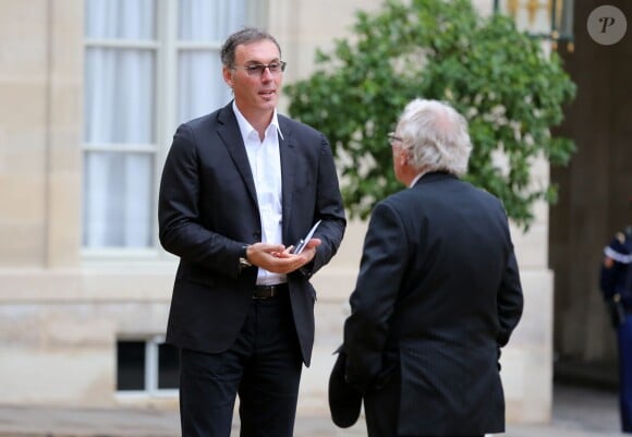 Laurent Blanc et Jacques Vendroux lors de la remise des insignes de la Légion d'honneur et de l'Ordre national du Mérite par François Hollande au Palais de l'Elysée le 9 octobre 2013