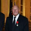 Jean-Claude Perrin lors de la remise des insignes de la Légion d'honneur et de l'Ordre national du Mérite par François Hollande au Palais de l'Elysée le 9 octobre 2013