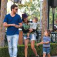Kourtney Kardashian et Scott Disick avec leurs enfants Mason et Penelope se rendent au Toscanova Restaurant à Calabasas, le 12 octobre 2013.