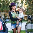 Kourtney Kardashian et Scott Disick avec leurs enfants Mason et Penelope se rendent au Toscanova Restaurant à Calabasas, le 12 octobre 2013.