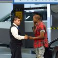 Kanye West va déjeuner au restaurant  BOA Steakhouse  avec son père à West Hollywood, le 12 octobre 2013.