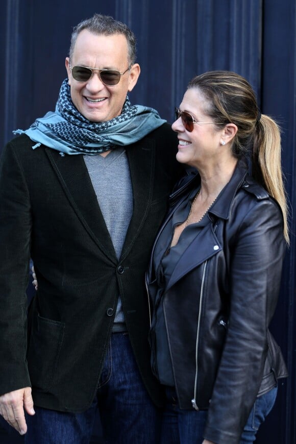 La star Tom Hanks et sa femme Rita Wilson visitant et faisant du shopping à Paris le 12 octobre 2013