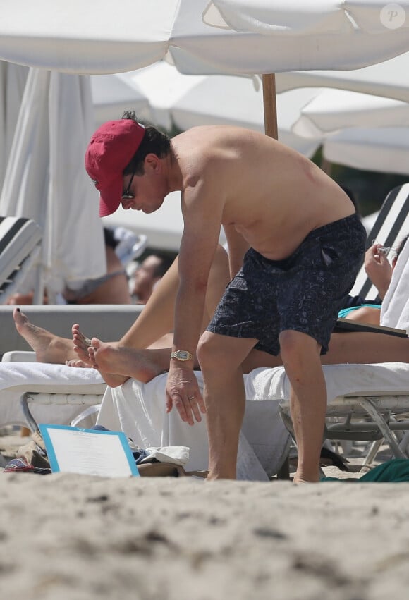 L'acteur Michael J. Fox se détend sur une plage à Miami, le 13 octobre 2013.