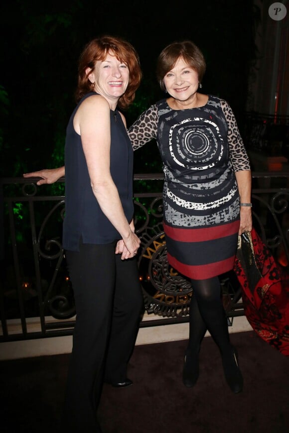 Muriel Mayette et Macha Méril - Remise du Prix Pershing Hall de la personnalité culturelle de l'année à Paris, le 14 octobre 2013.