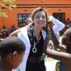 Valérie Trierweiler visite l'orphelinat Soweto Kliptown Youth (SKY) à Soweto en Afrique du Sud, le 15 octobre 2013.