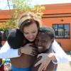 La Première dame Valérie Trierweiler visite l'orphelinat Soweto Kliptown Youth (SKY) à Soweto, le 15 octobre 2013.