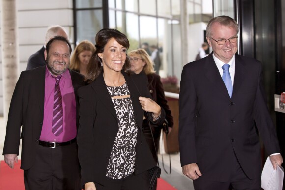 La princesse Marie de Danemark, représentant l'Université Syddansk, arrive à l'Université de Flensburg le 11 octobre 2013 pour une cérémonie de remise de diplômes.
