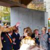 Le roi Philippe de Belgique et la reine Mathilde, dont le style vestimentaire vintage n'a pas fait l'unanimité, effectuaient le 16 octobre 2013 à Gand une de leurs Joyeuses entrées, leur tournée inaugurale du royaume.