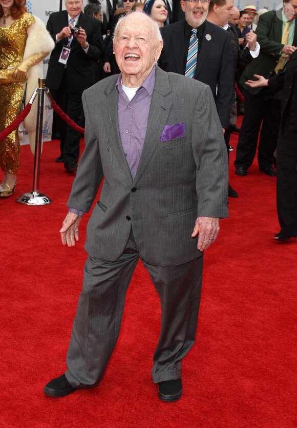Mickey Rooney lors de l'ouverture du festival de TCM Classics à Hollywood le 12 avril 2012