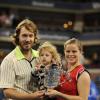 Kim Clijsters, son mari Brian Lynch et leur fille Jada après la finale de l'US Open à Flushing Meadows, le 13 septembre 2009