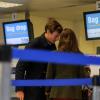 Pippa Middleton et son boyriend Nico Jackson s'enregistrent à l'aéroport d'Inverness, en Ecosse, le 20 octobre 2013. Direction Londres, pour le baptême du prince George le 23 au palais Saint James.